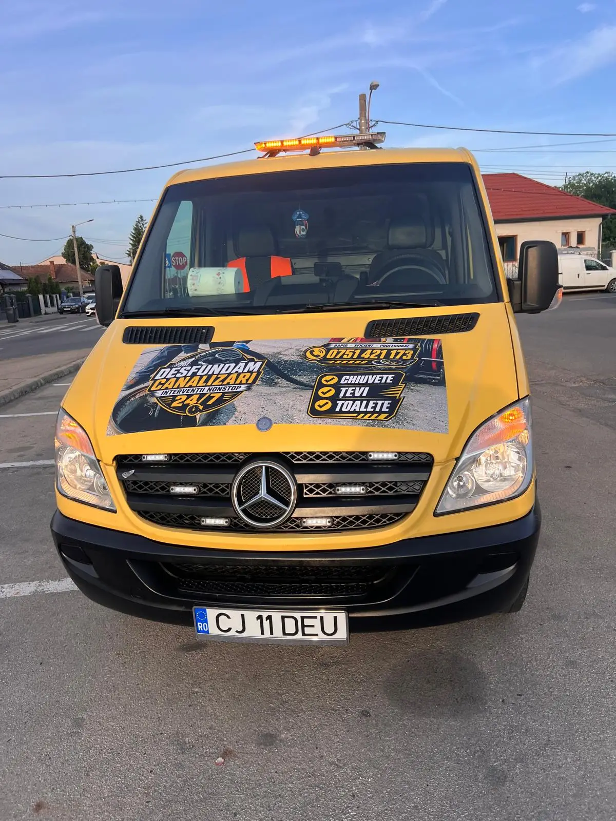 Autospecială DEU INSTAL — față
