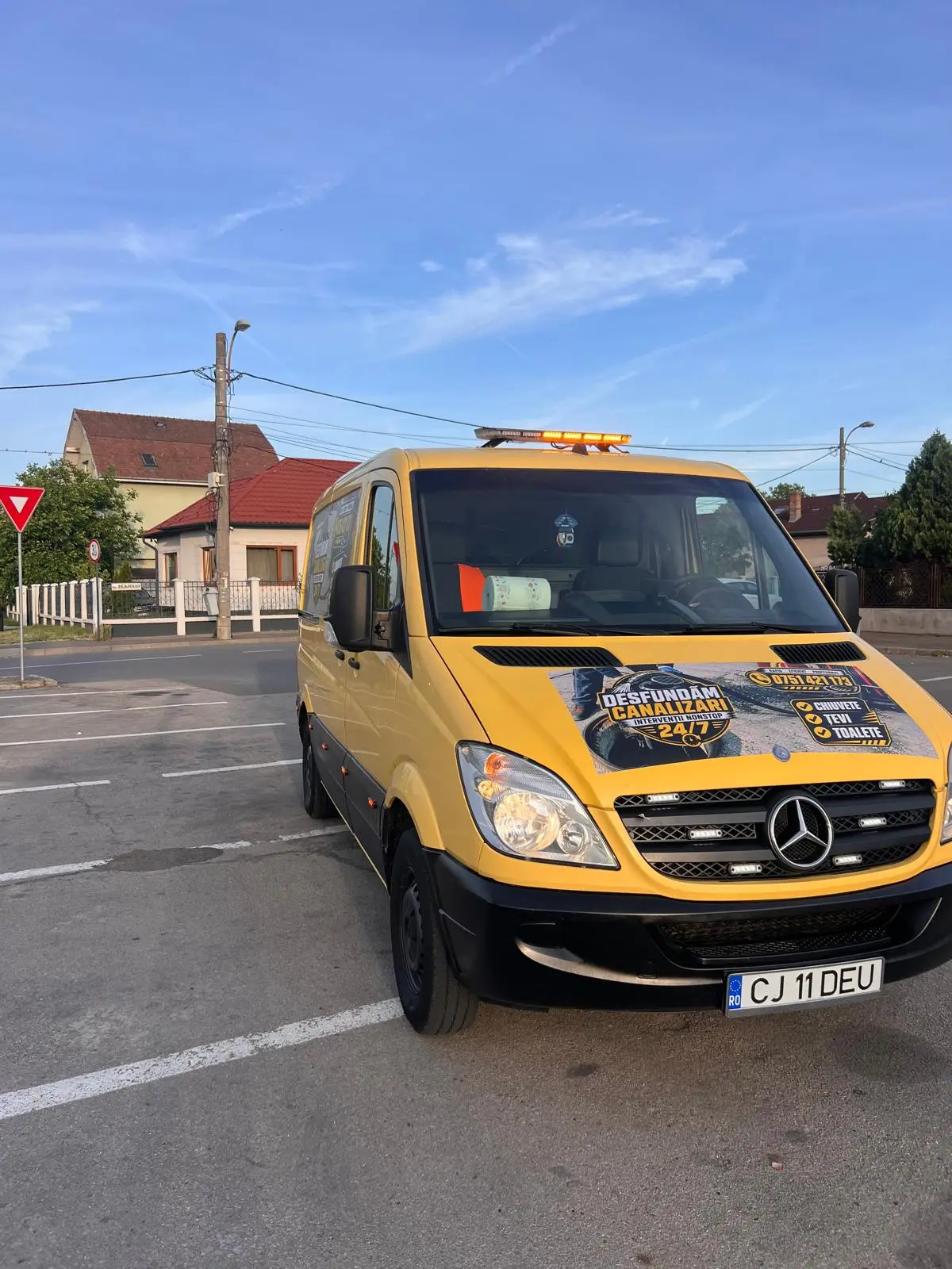 Autospecială DEU INSTAL — lateral